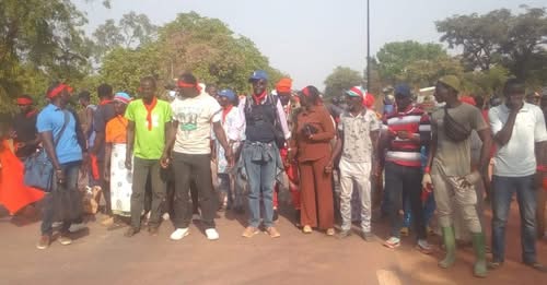 Ziguinchor-Tobor : Les femmes du bois sacré et les jeunes bloquent les accès pour protester contre un dépotoir d’ordures