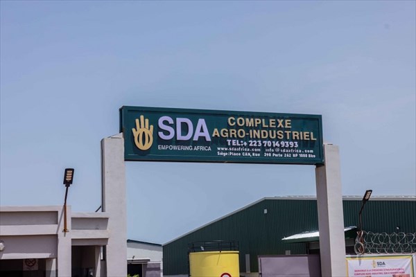 Mali: l’ex footballeur Seydou Keïta inaugure un complexe industriel d’une valeur de…