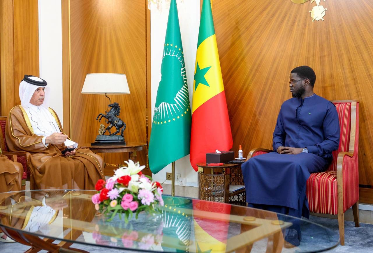 Renforcement des relations bilatérales : Le Président Diomaye Faye reçoit le Secrétaire d’État qatari
