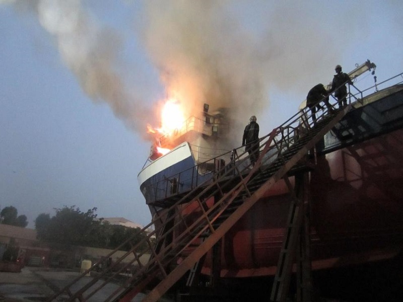Incendie au Port autonome de Dakar : un bateau prend feu au môle 10