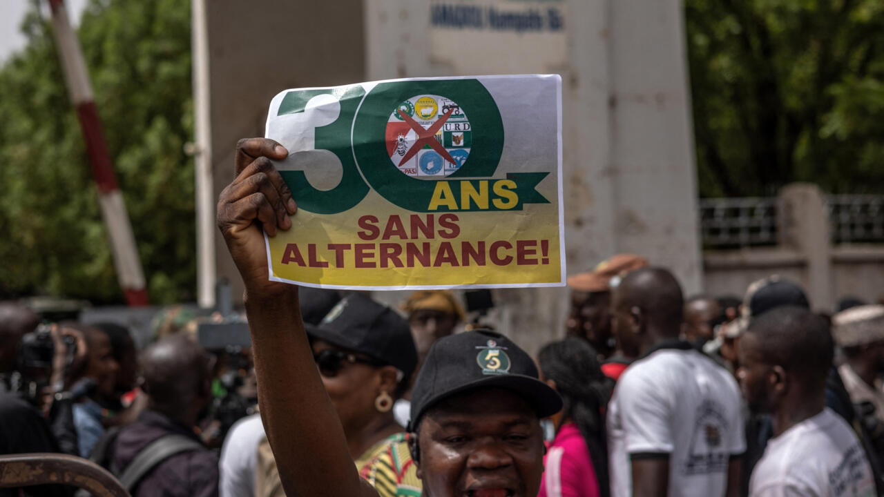 Mali: face à la contestation, la Transition musèle les politiciens