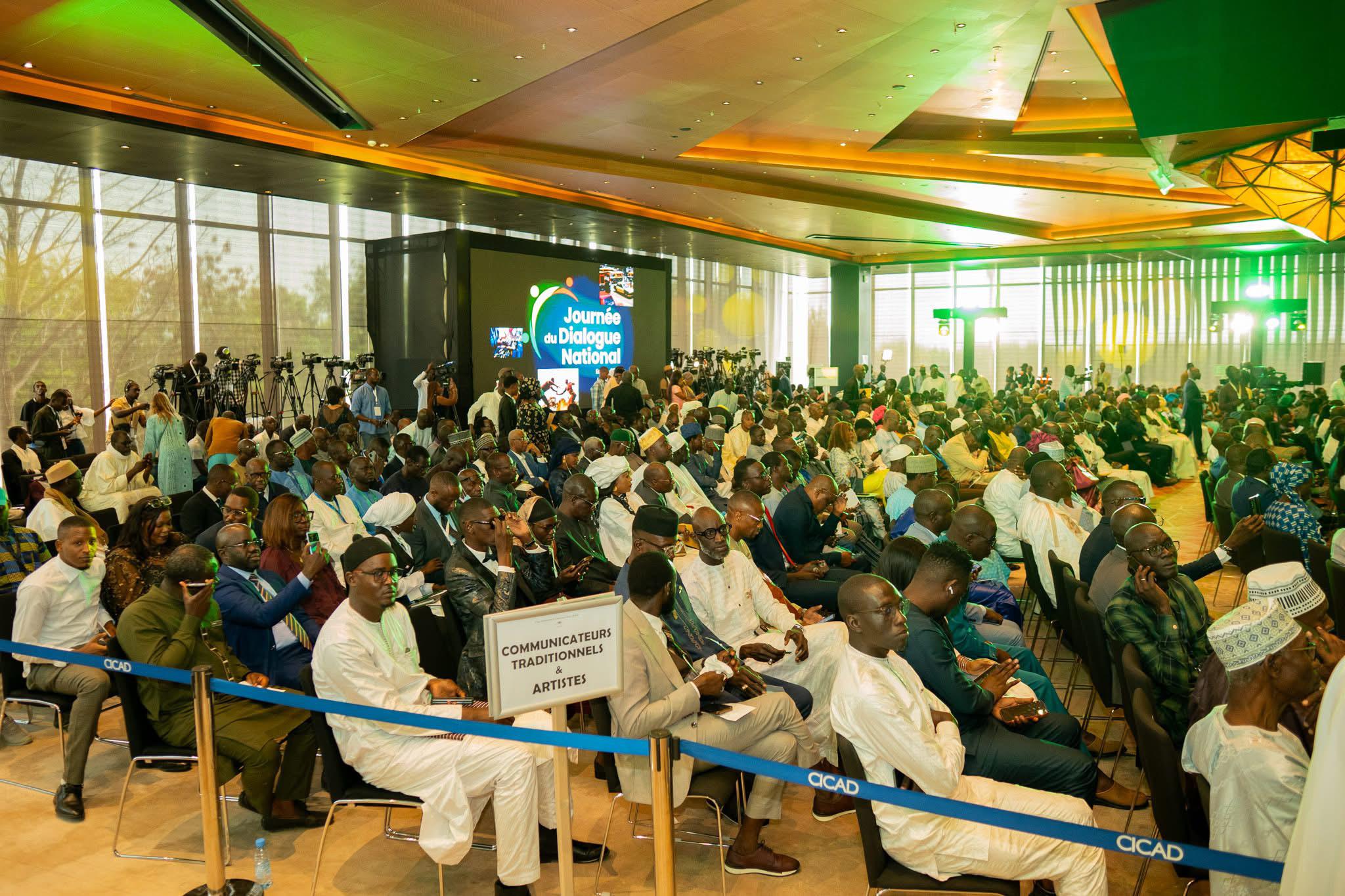 Dialogue national : d’anciens proches de Macky Sall au rendez-vous de Diamniadio