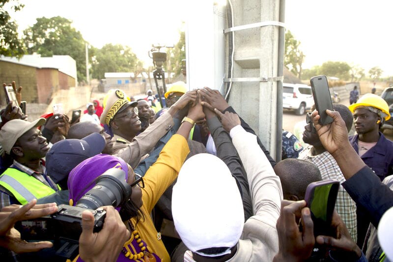 Électrification rurale : Birame Souleye Diop inaugure de nouveaux villages connectés à l’électricité à Sédhiou et Kolda