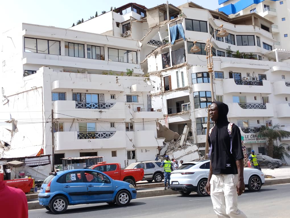 Effondrement à Ngor: une rescapée, deux disparus, les secours en alerte