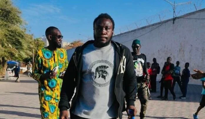 Injures contre Macky Sall : Le procureur ordonne l’arrestation d’Azoura Fall