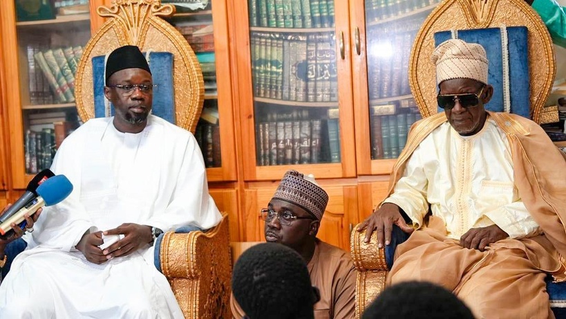 Ousmane Sonko reçu par le Khalife de Médina Baye en prélude au Maouloud