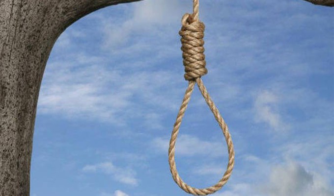 Découverte macabre à Pire : un homme retrouvé pendu à un arbre, le corps inhumé sur place