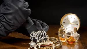 Un jeune de 23ans vole les bijoux de sa tante, les brade à 800mille et perd tout sur 1Xbet à Mbacké.