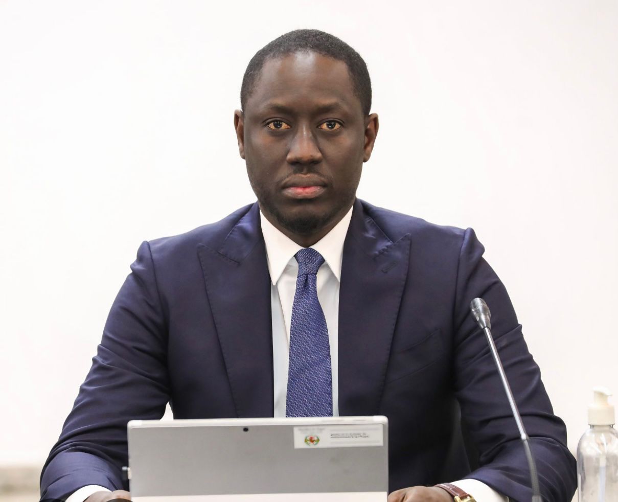 PAPE MALICK NDOUR DÉNONCE UNE « TENTATIVE D’HUMILIATION »  APRÈS SON INTERPELLATION À L’AIBD
