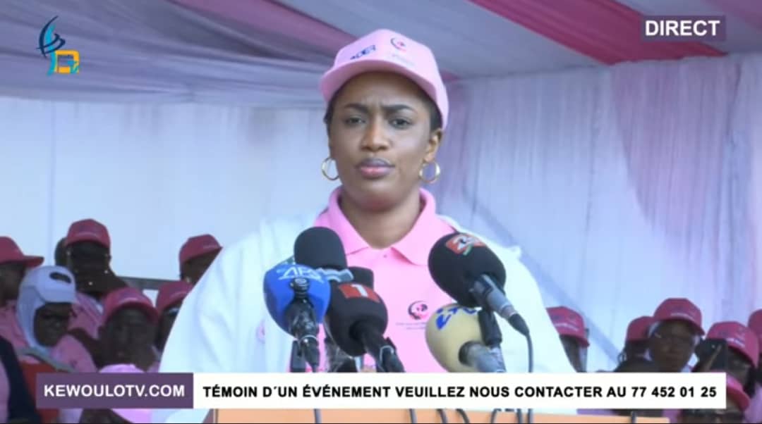 Marche Rose de la DER : La Première Dame appelle à un engagement quotidien et au dépistage précoce