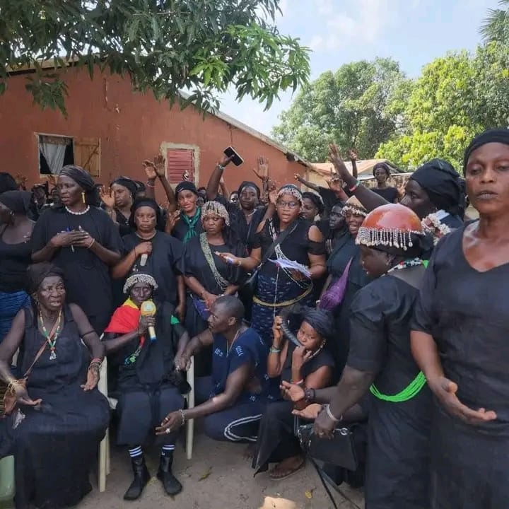 Les femmes du Bois Sacré en marche vers Dakar : la Casamance répond à l’appel de Sonko