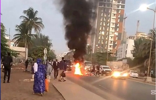 UCAD : Tension au campus Cheikh Anta Diop, les étudiants face aux forces de l’ordre dès l’aube