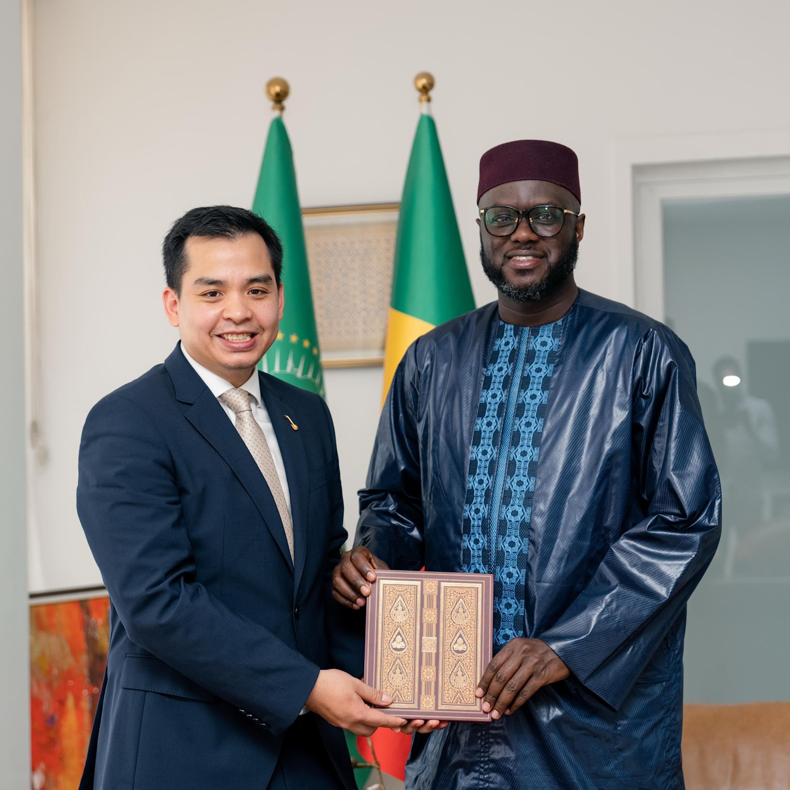 Coopération parlementaire : M. Bonira Chan, Directeur de la Francophonie au ministère des Affaires étrangères du Cambodge reçu en audience par El Malick Ndiaye