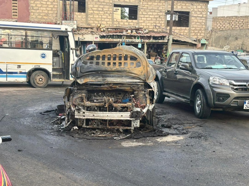 Cité Avion -Ouakam : Un véhicule ravagé par les flammes ce vendredi matin