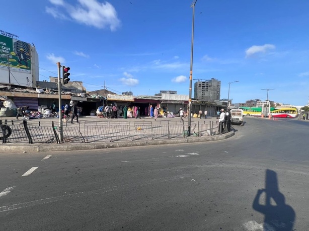 Dakar : le ministre de l’intérieur, Me Bamba Cissé félicite les commerçants de Petersen pour leur civisme