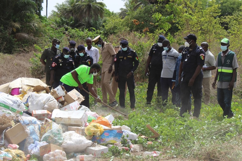 Ziguinchor : La brigade d&rsquo;hygiène détruit des produits impropres à la consommation et appelle à la vigilance