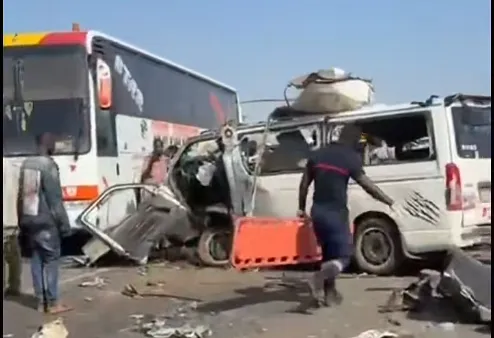 Sortie Keur Balla : Une collision entre un bus et un « Cheikhou Cherifou » fait un mort et des blessés