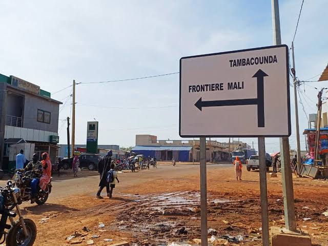Bras de fer à la frontière Est : Choc et émeute à Koussan après le refoulement de familles sénégalo-maliennes