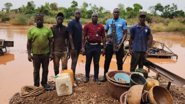 Sécurité minière : La police aux frontières traque l&rsquo;orpaillage il légal et neutralise six dragues sur la Falémé