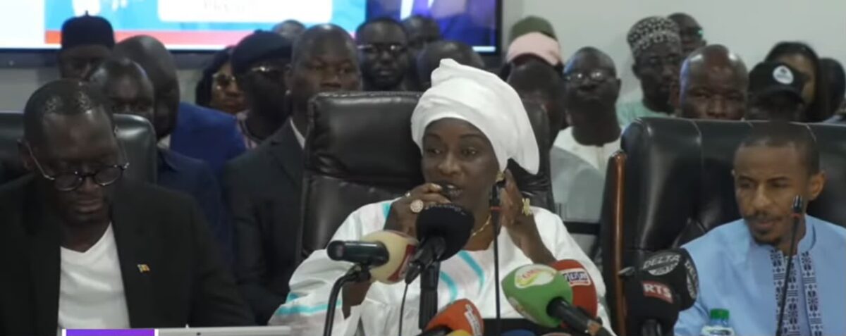 Révision constitutionnelle: Aminata Touré, superviseur générale de Diomaye Président requiert un Référendum.