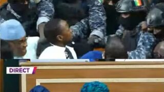Urgent : Abdoul Mbow expulsé de l&rsquo;hémicycle de l&rsquo;Assemblée nationale par le GIGN.