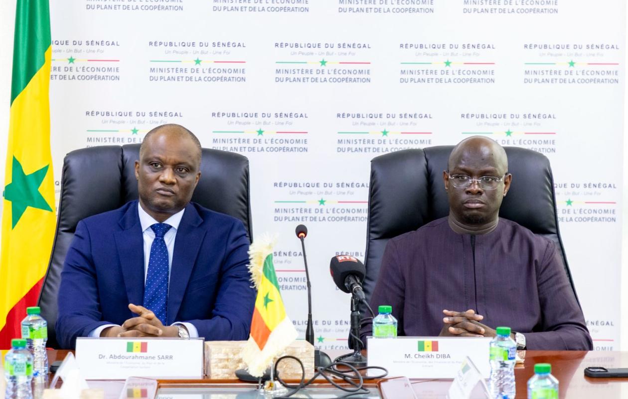 Passation de service : Abdourahmane Sarr lègue sa vision économique à Cheikh Diba