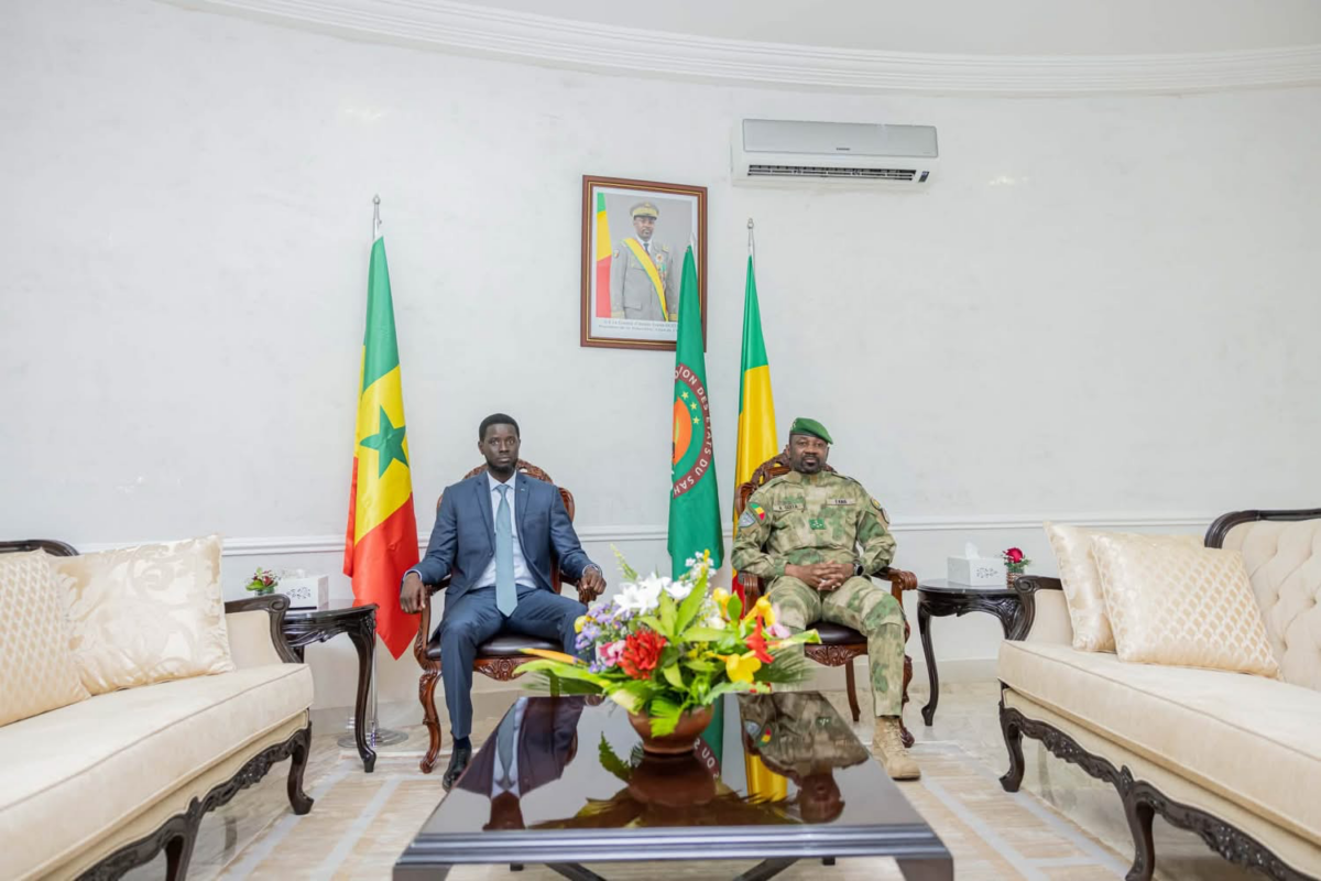 Diomaye Faye à Bamako : Une journée pour discuter des sujets d’intérêt commun avec le président Assimi Goïta