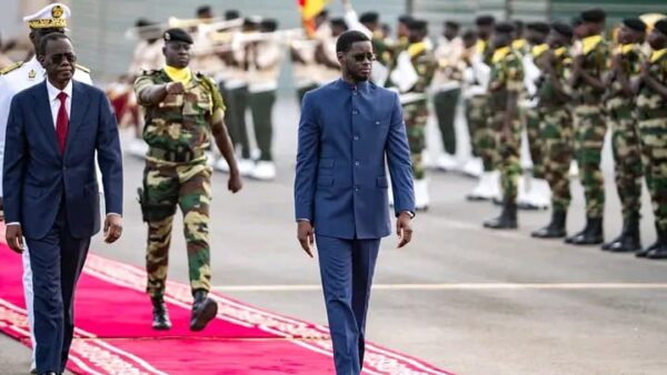 Diomaye Faye quitte Dakar pour participer aux obsèques de Son Altesse Cheikh Hamad bin Khalifa Al Thani