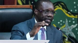 Ousmane Sonko transmet au chef de l&rsquo;État la loi portant révision de la Constitution pour promulgation.