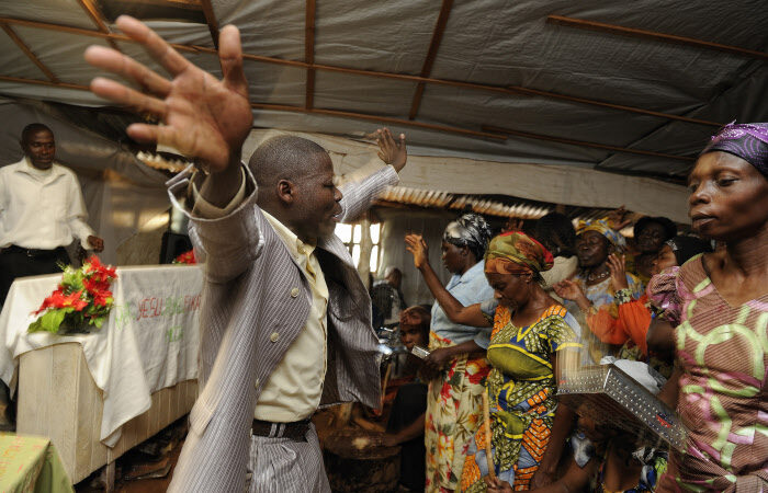 Dérive des églises de réveil au Cameroun : Yaoundé ordonne la fermeture de 1 400 lieux de culte illégaux