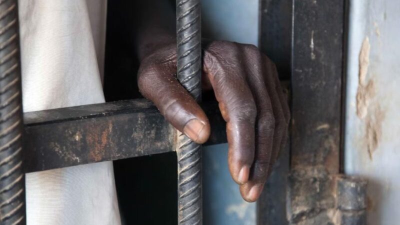 Pathologie du mensonge » : un enseignant de 60 ans accusé de viols par des jumelles, le procureur présente une version opposée des faits