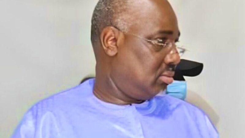 Hôpital américain de Paris : Farba Ngom sort du bloc opératoire et croise l’ancien ministre Cheikh Tidiane Sy