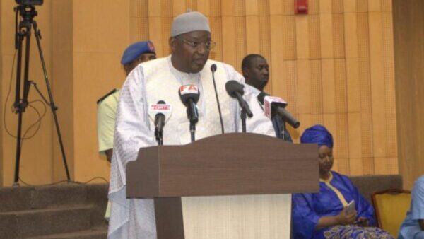 Présidentielle de 2026 en Gambie : Adama Barrow anticipe  sa victoire et charge l’opposition