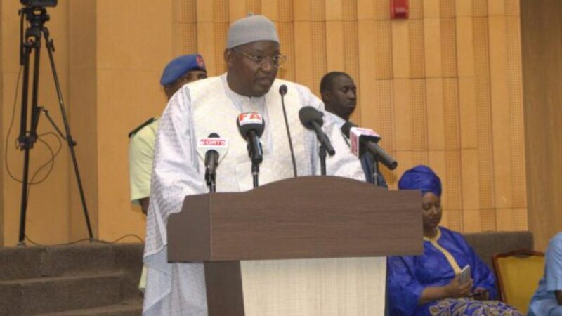 Présidentielle de 2026 en Gambie : Adama Barrow anticipe  sa victoire et charge l’opposition