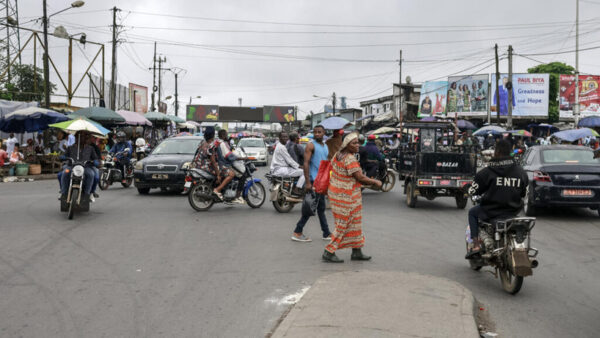 Cameroun : le gouvernement assure que Biya «est en vie» et qu’il «n’y a aucune vacance du pouvoir»