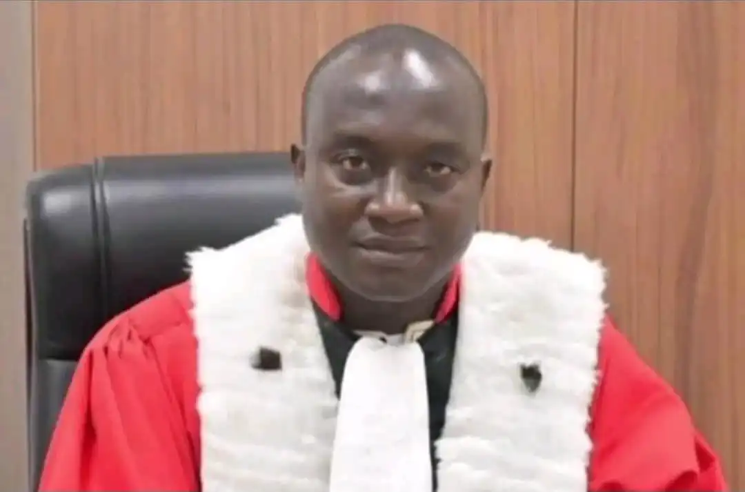 Conakry : Le puissant avocat général près la Cour suprême, Algassimou Diallo, désormais visé par une interdiction formelle de quitter le territoire guinéen.