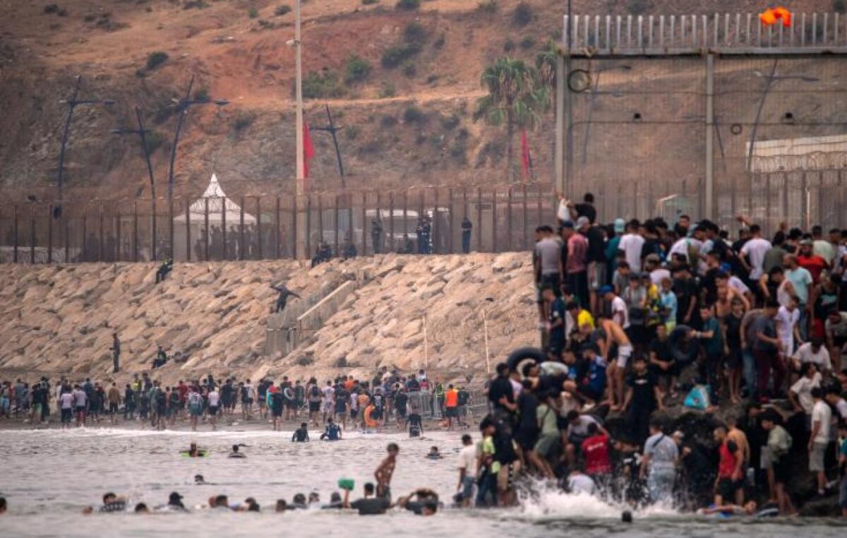 Au moins 67 migrants sont morts en essayant d’entrer à Ceuta (ministre espagnol de l’Intérieur)