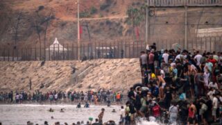 Au moins 67 migrants sont morts en essayant d’entrer à Ceuta (ministre espagnol de l’Intérieur)