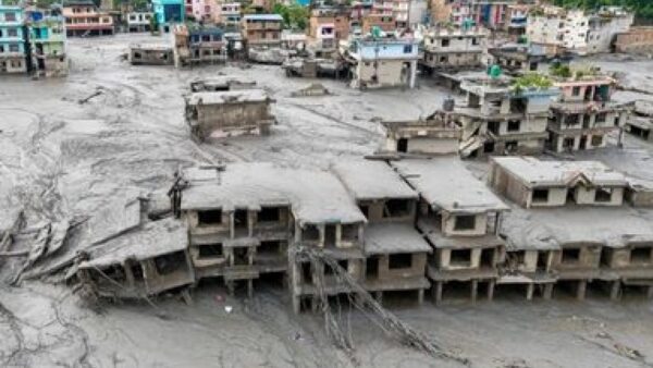 Le bilan de la crue dévastatrice au Népal s&rsquo;aggrave à 359 morts
