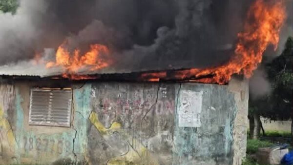 Thionck Essyl : Un incendie accidentel ravage un commerce de carburant et de denrées, d’importants dégâts signalés