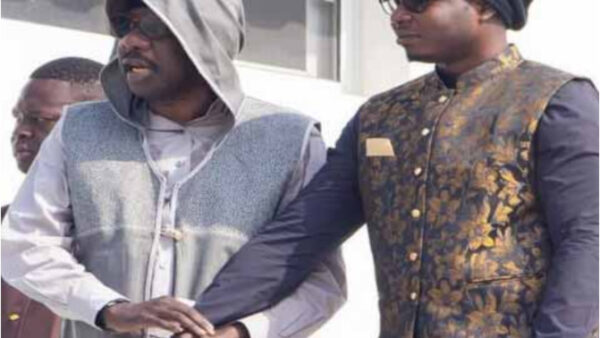 Plage de Yoff BCEAO : six individus encagoulés tendent un piège à un homme après la publication d’une vidéo de Capitaine Sy