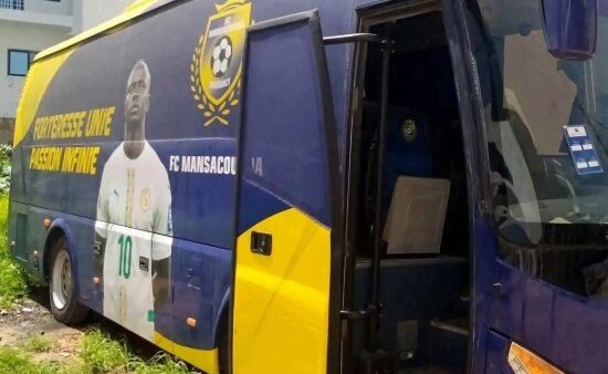 Bambali : Sadio Mané équipe toutes les ASC et offre un bus au FC Mansacounda (Photos)