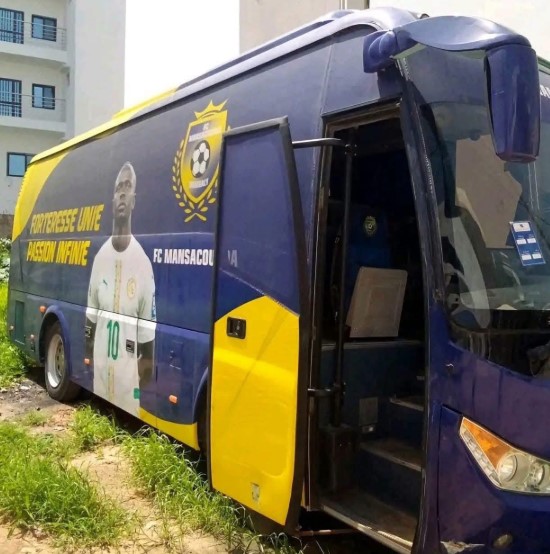 Bambali : Sadio Mané équipe toutes les ASC et offre un bus au FC Mansacounda (Photos)