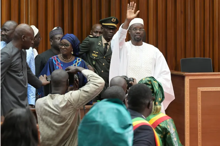 Sénégal : Bras de fer budgétaire à l’Assemblée, l’examen de la LFR reporté sur fond de crise de confiance