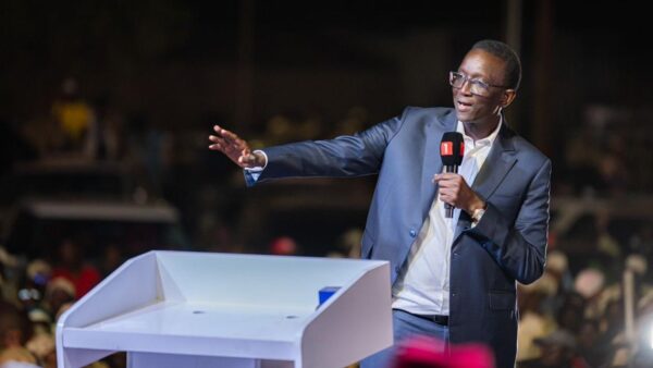 Paris : les VAR et les « moins de deux ans » au cœur du discours d’Amadou Bâ