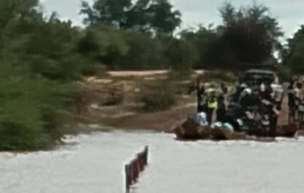 Bakel : les eaux submergent le pont de Diala et coupent des villages du reste du monde