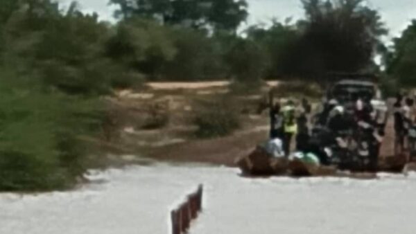 Bakel : les eaux submergent le pont de Diala et coupent des villages du reste du monde