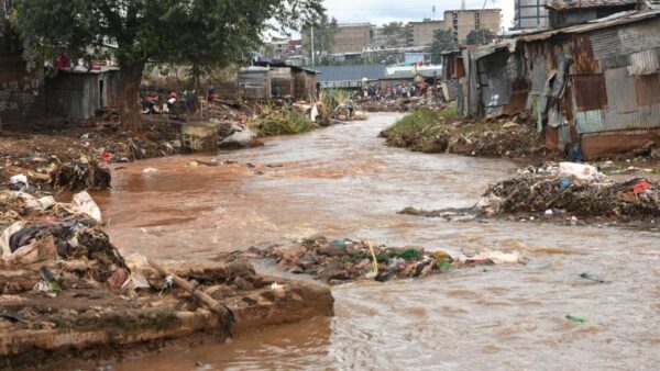 Dakar sous les eaux : Un mort, quatre blessés et de lourds dégâts après les pluies torrentielles à Grand-Yoff