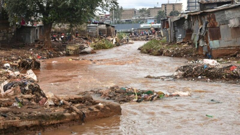 Dakar sous les eaux : Un mort, quatre blessés et de lourds dégâts après les pluies torrentielles à Grand-Yoff