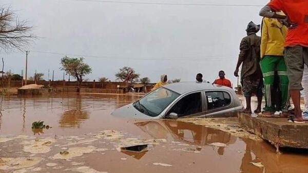 Fortes pluies au Sénégal: le président Diomaye Faye exprime sa compassion, le Premier ministre convoque une réunion d&rsquo;urgence ce lundi à la Primature
